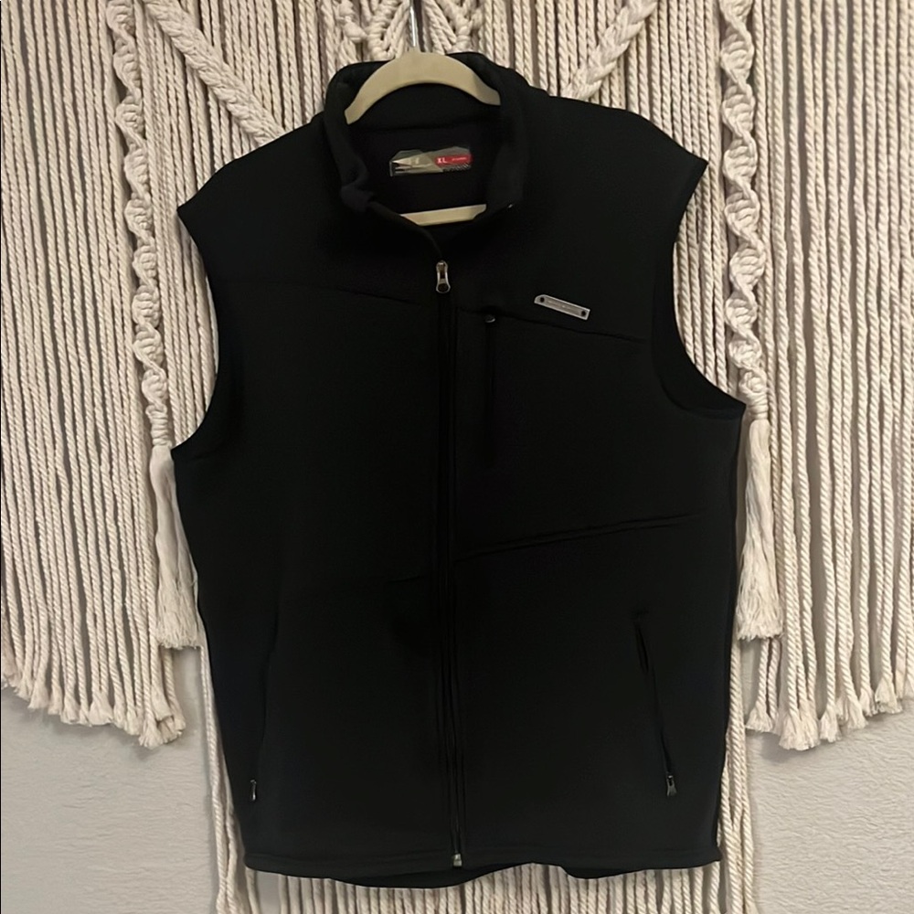 Men’s Under Armour Black Vest with High Collar and Zipper Closure